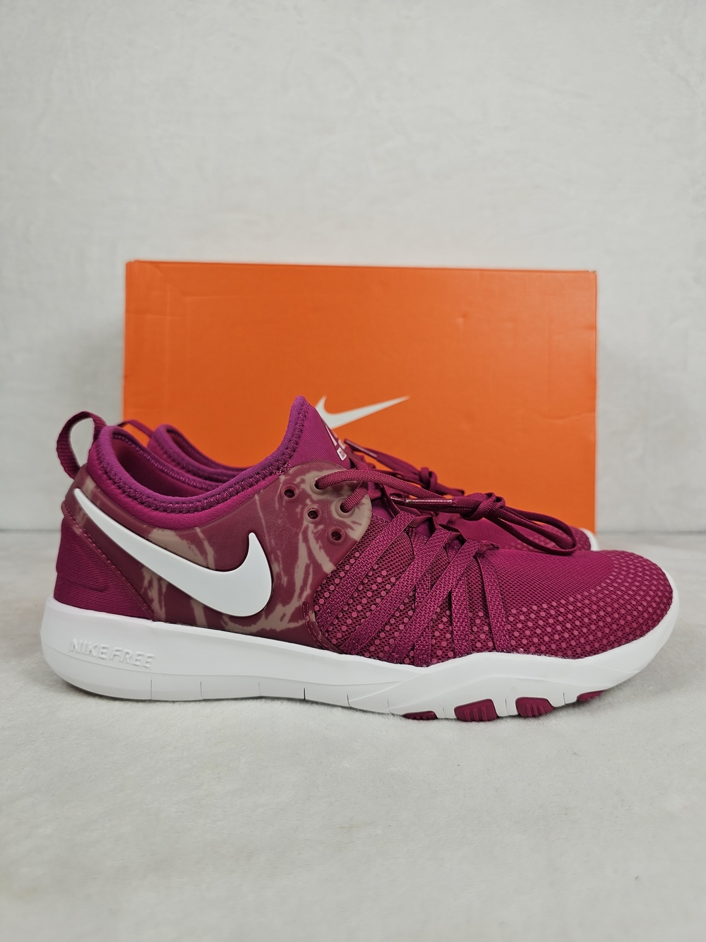 Nike Women’s Size 8.5 Free Tr 7 Women's Running Shoes Fuchsia Pink Sneakers